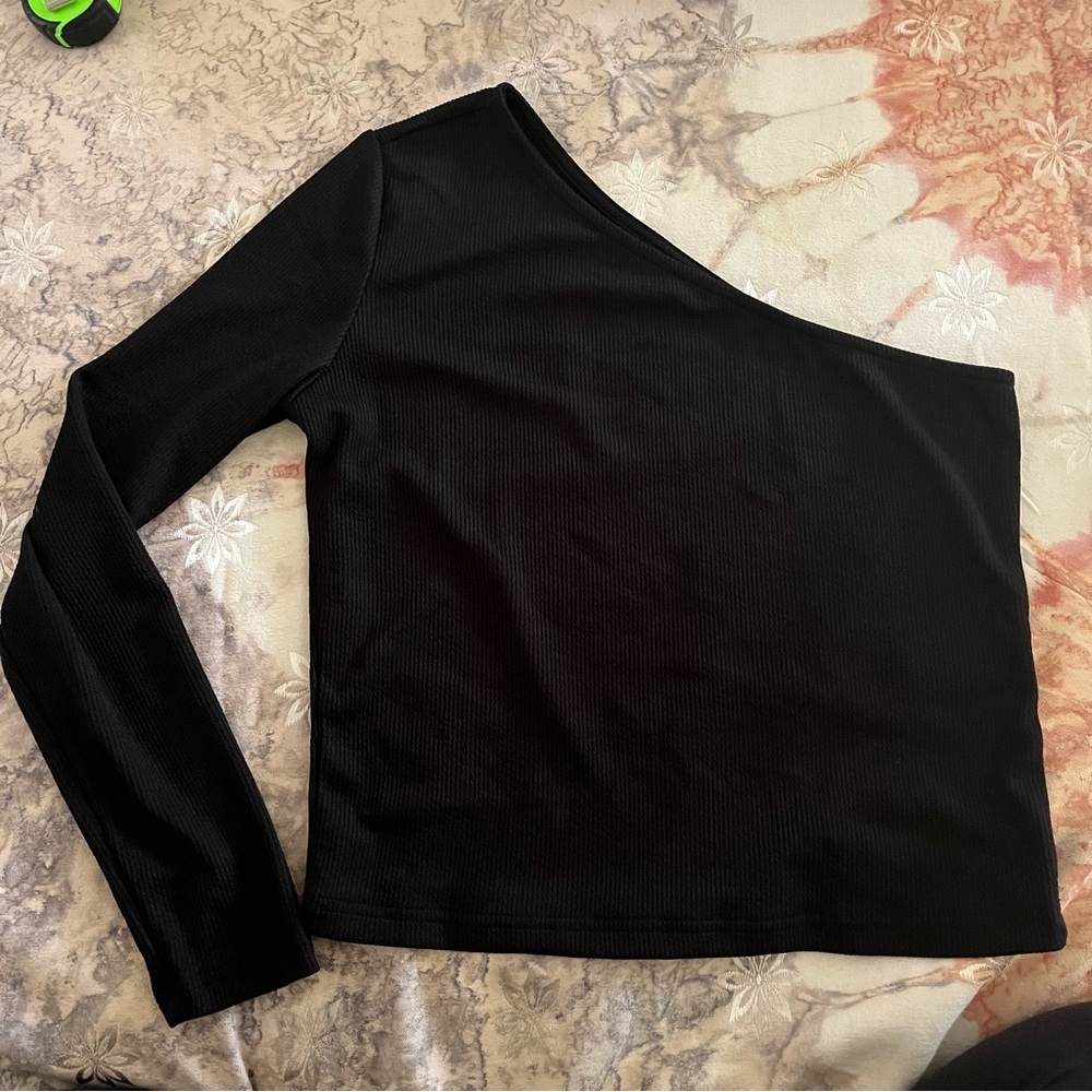 One shoulder long sleeve top. XL.